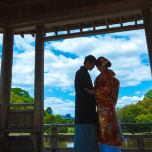 ウェディングフォト・結婚式写真カメラマン出張撮影(ロケーションフォト)_色打掛と紋付で_奈良市・橿原市・広陵町・木津川市の写真撮影と着物レンタルはフォトスタジオワタナベ（渡辺写真館）