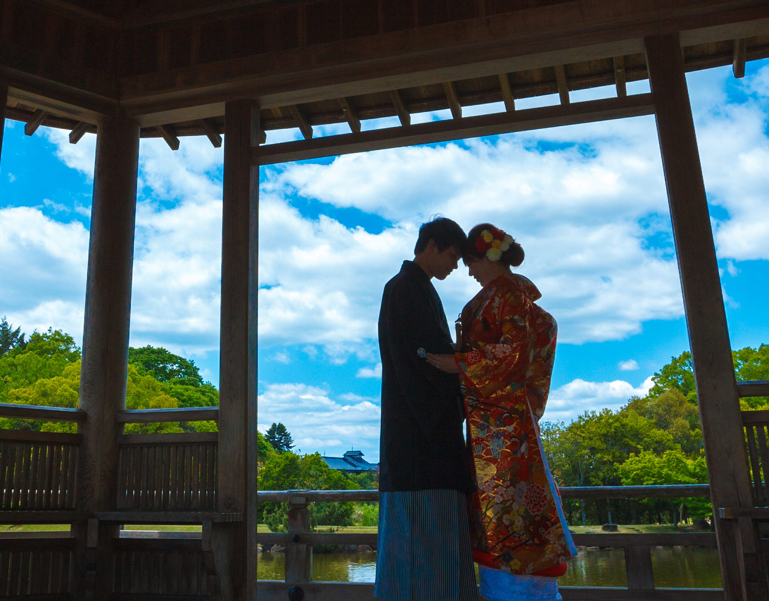 ウェディングフォト・結婚式写真カメラマン出張撮影(ロケーションフォト)_色打掛と紋付で_奈良市・橿原市・広陵町・木津川市の写真撮影と着物レンタルはフォトスタジオワタナベ(渡辺写真館)