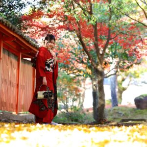 成人式振袖カメラマン出張撮影(ロケーションフォト)_紅葉の時期も_奈良市・橿原市・広陵町・木津川市の写真撮影と着物レンタルはフォトスタジオワタナベ（渡辺写真館）