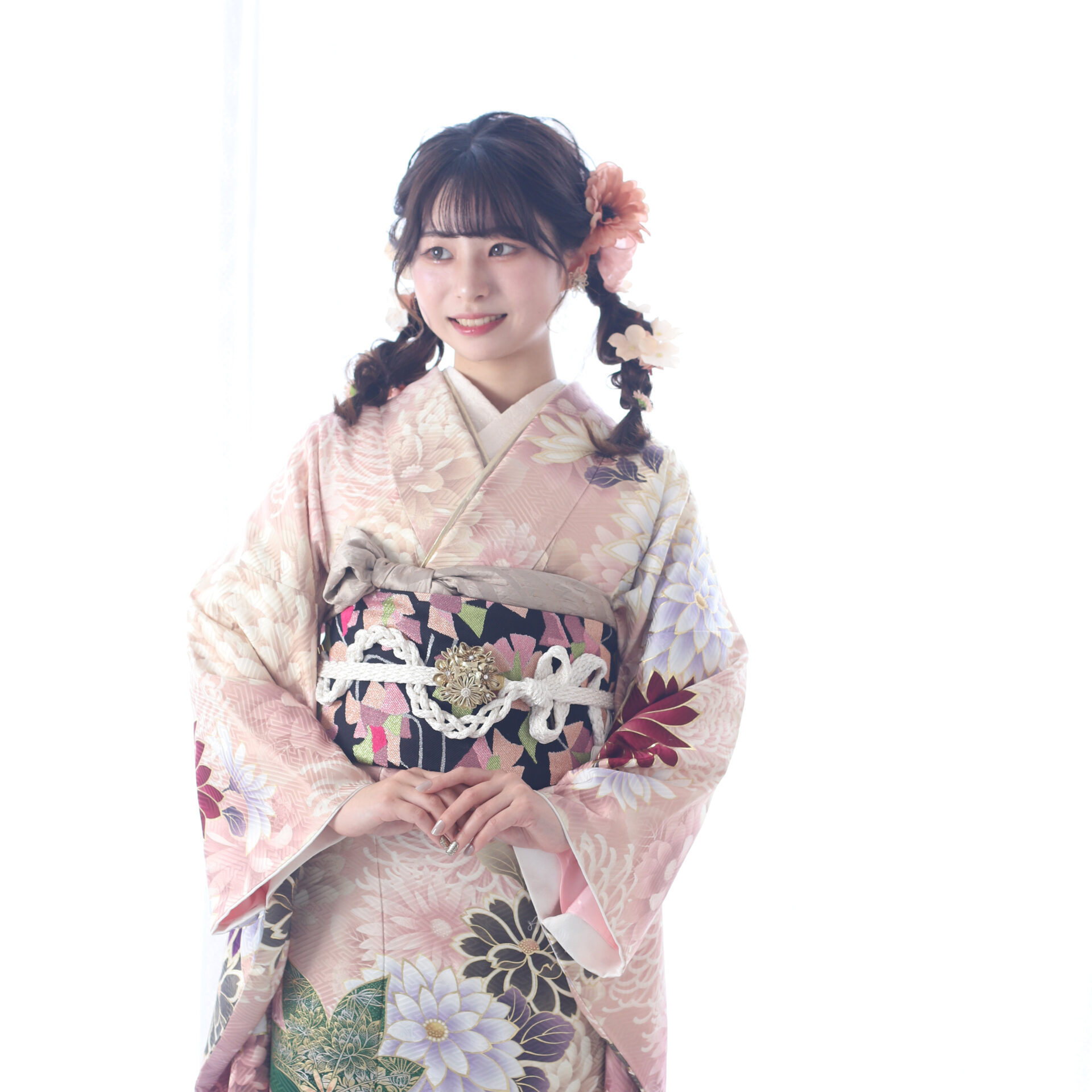 成人式・振袖（前撮り・後撮り）_淡色着物_奈良市・橿原市・広陵町・木津川市の写真撮影と着物レンタルはフォトスタジオワタナベ（渡辺写真館）