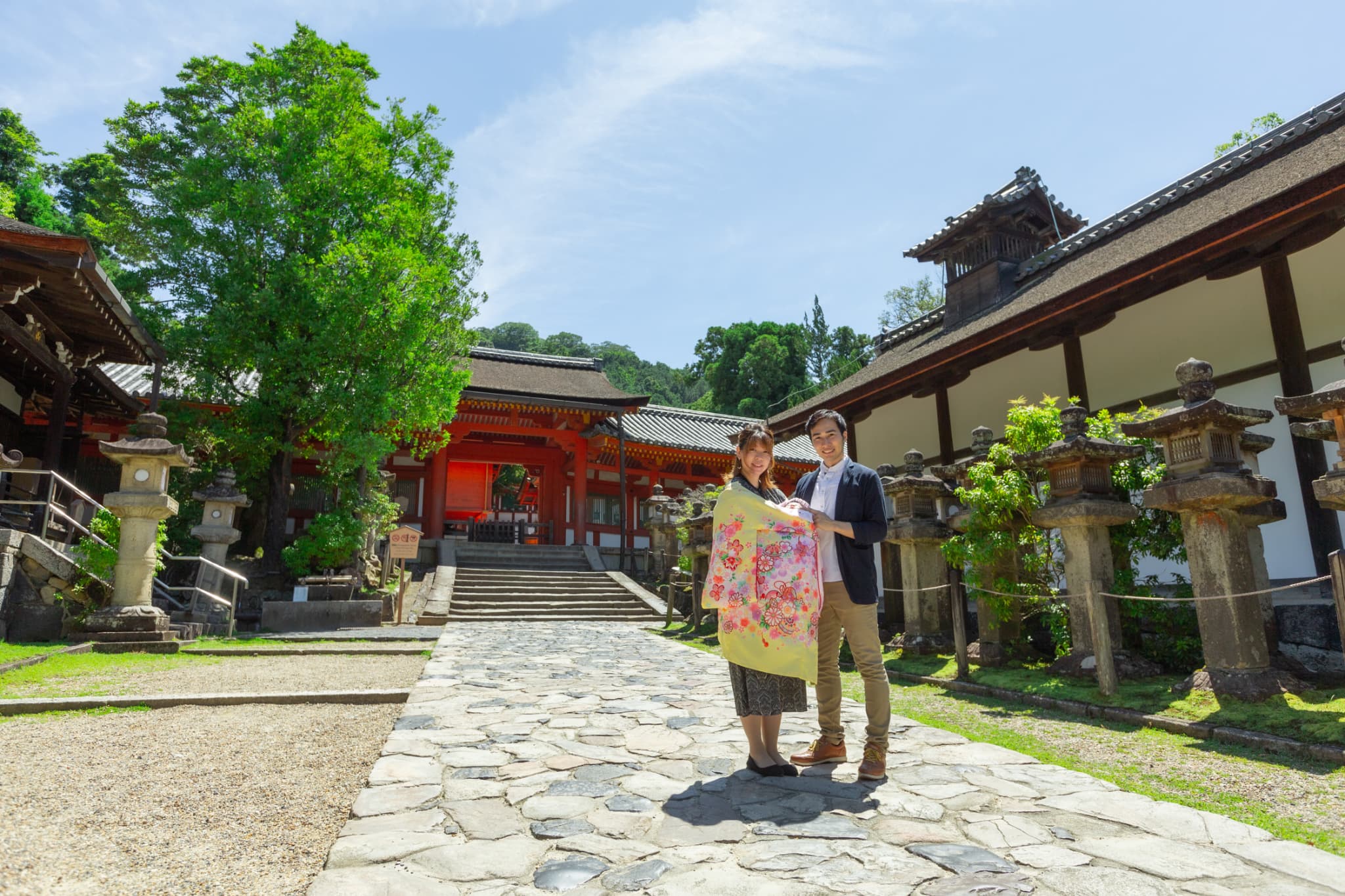 お宮参りカメラマン出張撮影(ロケーションフォト)_春日大社_奈良市・橿原市・広陵町・木津川市の写真撮影と産着・着物レンタルはフォトスタジオワタナベ（渡辺写真館）