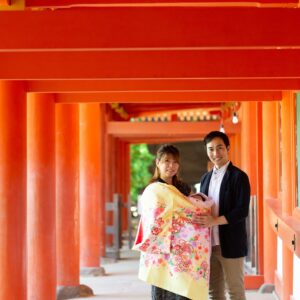 お宮参りカメラマン出張撮影(ロケーションフォト)春日大社_奈良市・橿原市・広陵町・木津川市の写真撮影と産着・着物レンタルはフォトスタジオワタナベ（渡辺写真館）