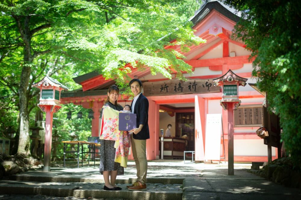 ご祈祷所前_お宮参りカメラマン出張撮影(ロケーションフォト)_春日大社_奈良市・橿原市・広陵町・木津川市の写真撮影と産着・着物レンタルはフォトスタジオワタナベ(渡辺写真館)