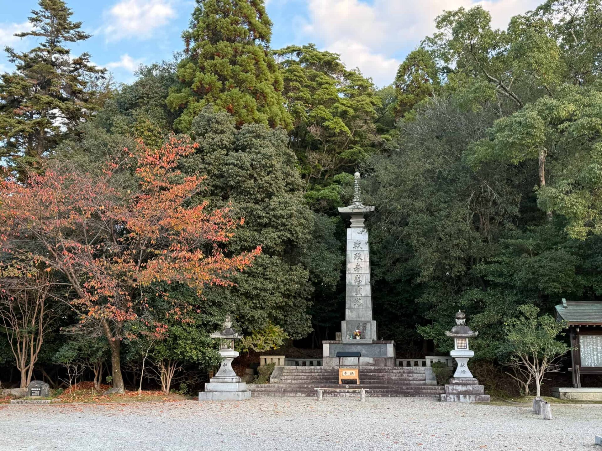 奈良県護国神社_七五三・お宮参り・十三参り_慰霊塔