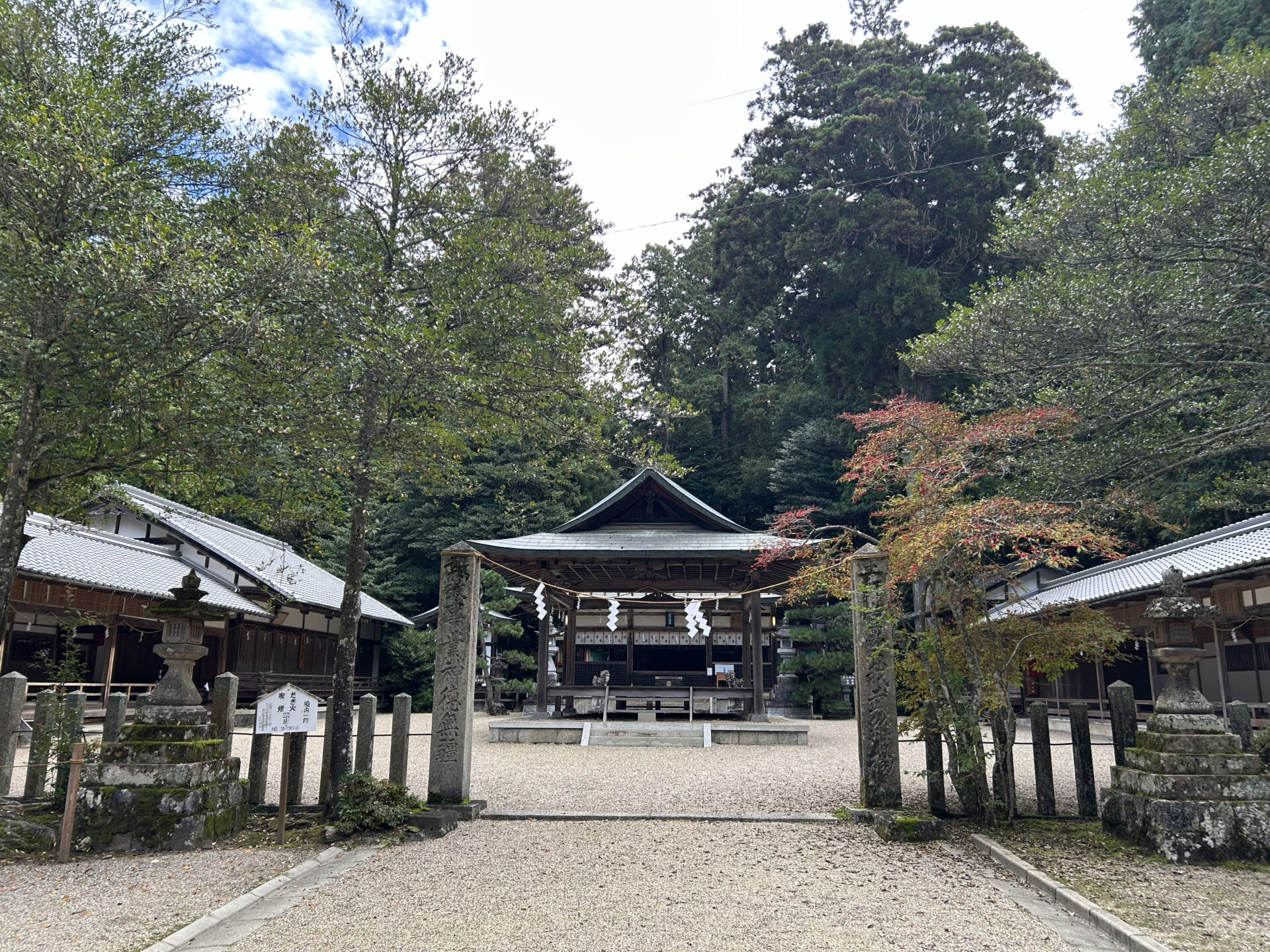 都祁水分神社_奈良市都祁_お宮参り・七五三・十三参り_能舞台-拝殿