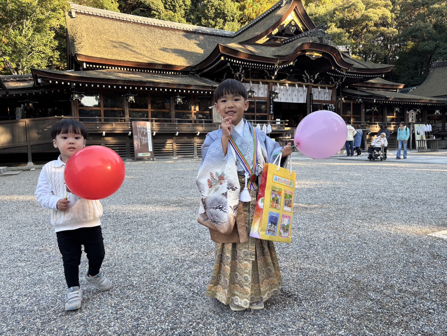 大神神社七五三お参り拝殿2