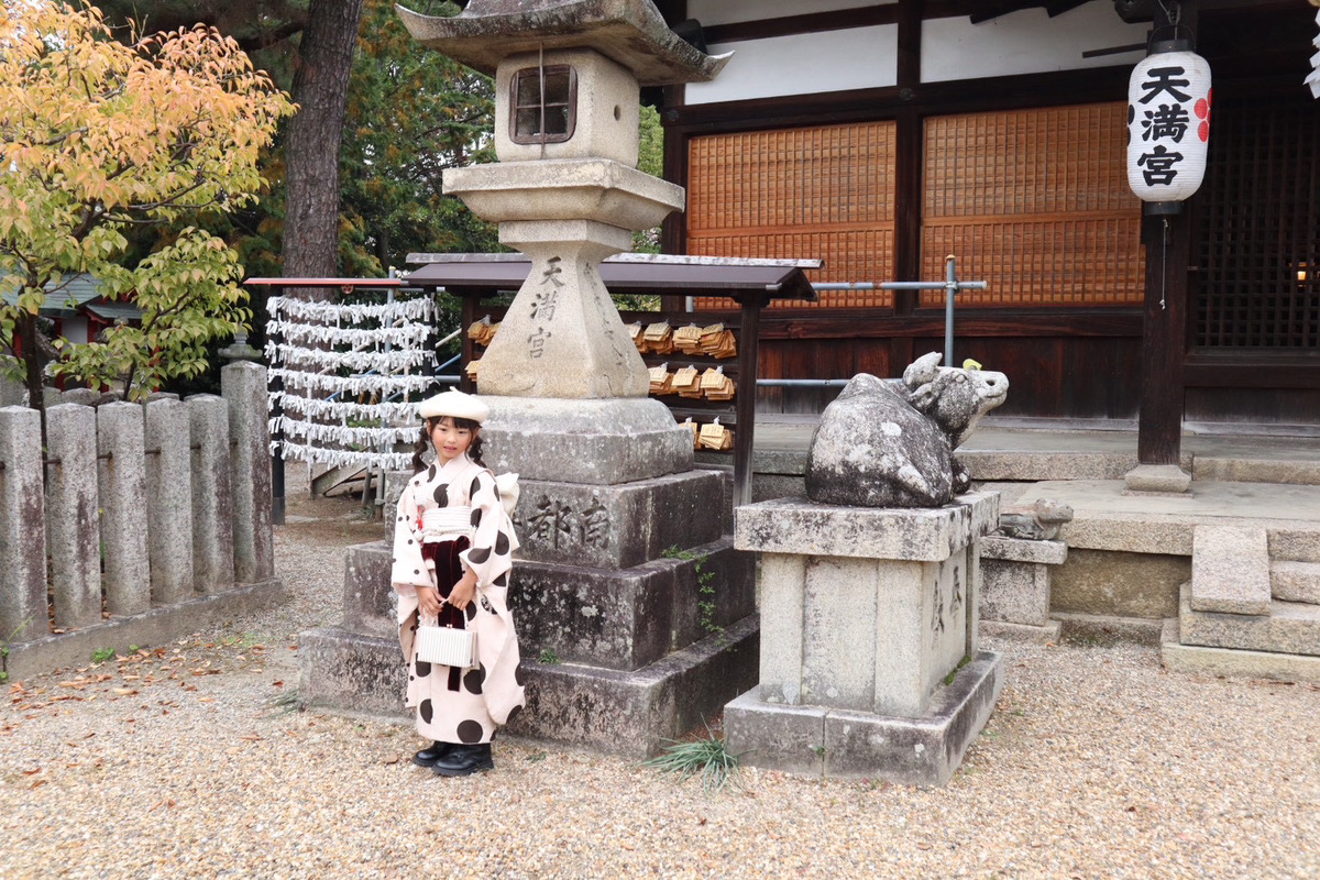 菅原天満宮_七五三お参り・ご祈祷_灯籠前