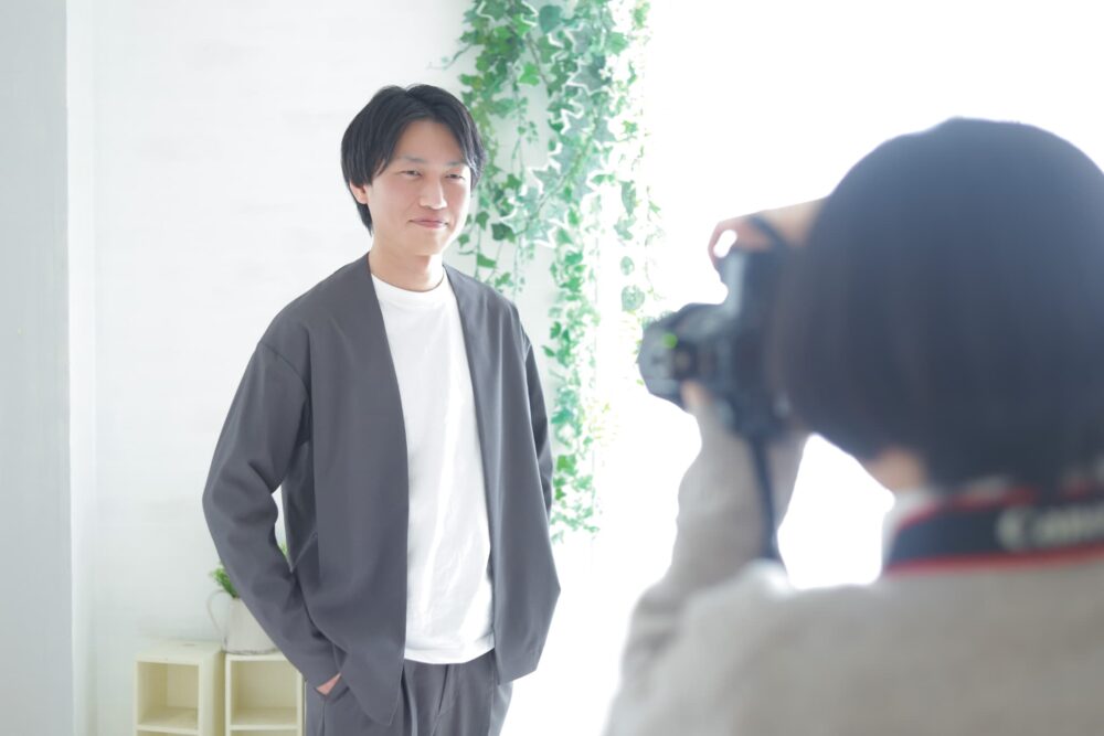 結婚相談所プロフィール・婚活_お見合い用写真に_リラックスした雰囲気で_奈良市・橿原市・広陵町・木津川市の写真撮影と着物レンタルはフォトスタジオワタナベ(渡辺写真館)