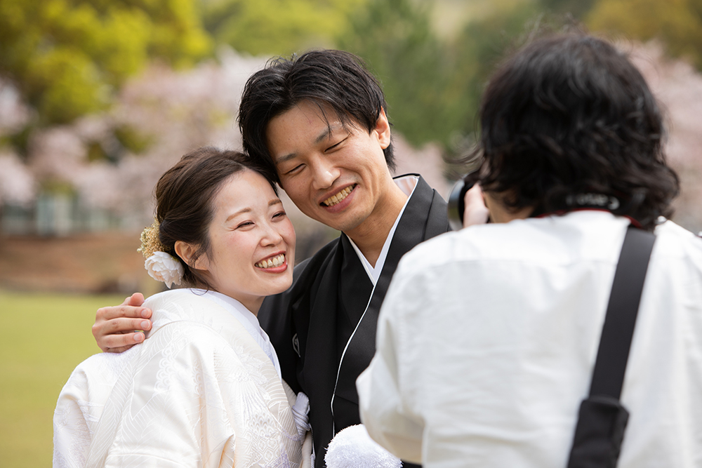 フォトウェディング・結婚式前撮りの際の写真館スタッフのサポート