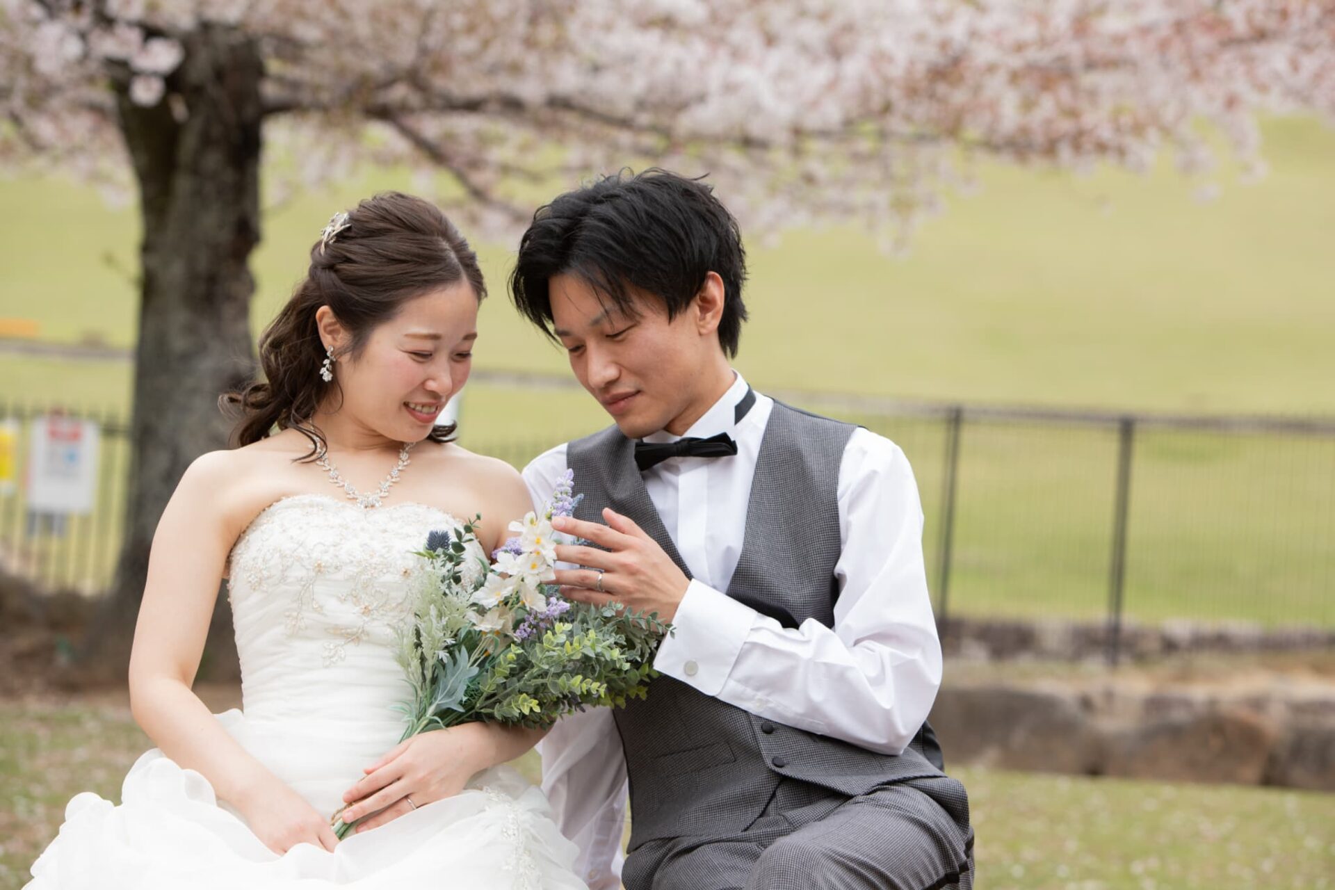 浮見堂フォトウェディング・結婚式前撮り_若草山で撮影